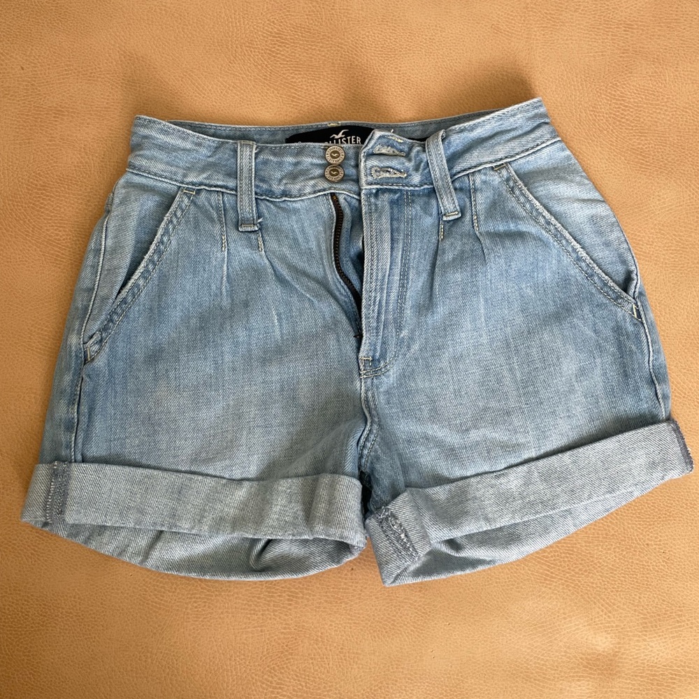 Hollister cuffed shorts sz 23
